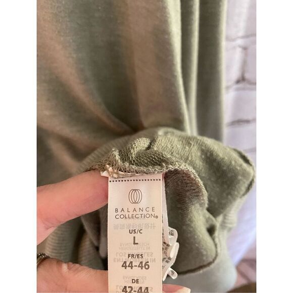 Balance Collection womans top - Picture 5 of 6